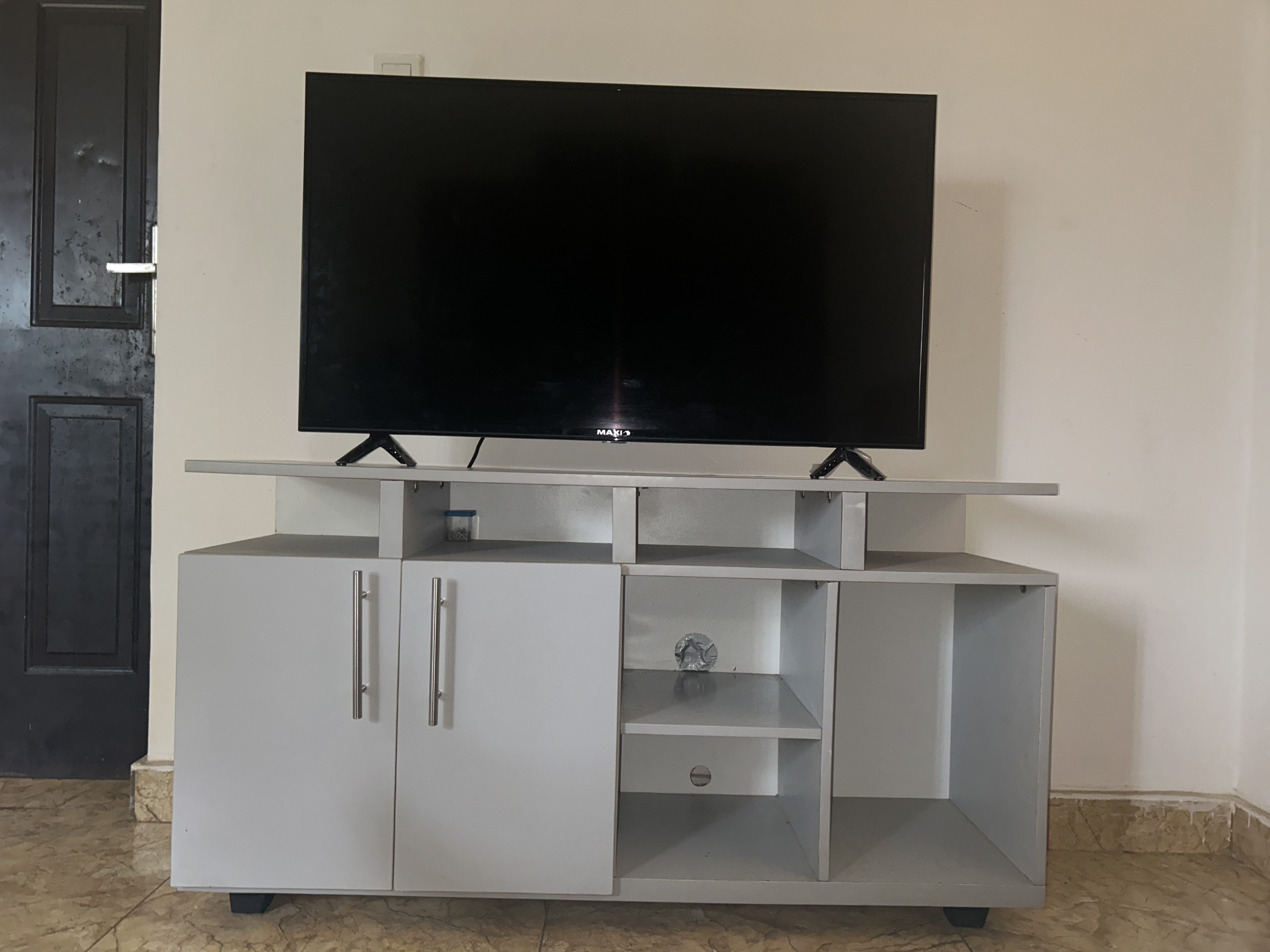 43’ Maxi LED TV.