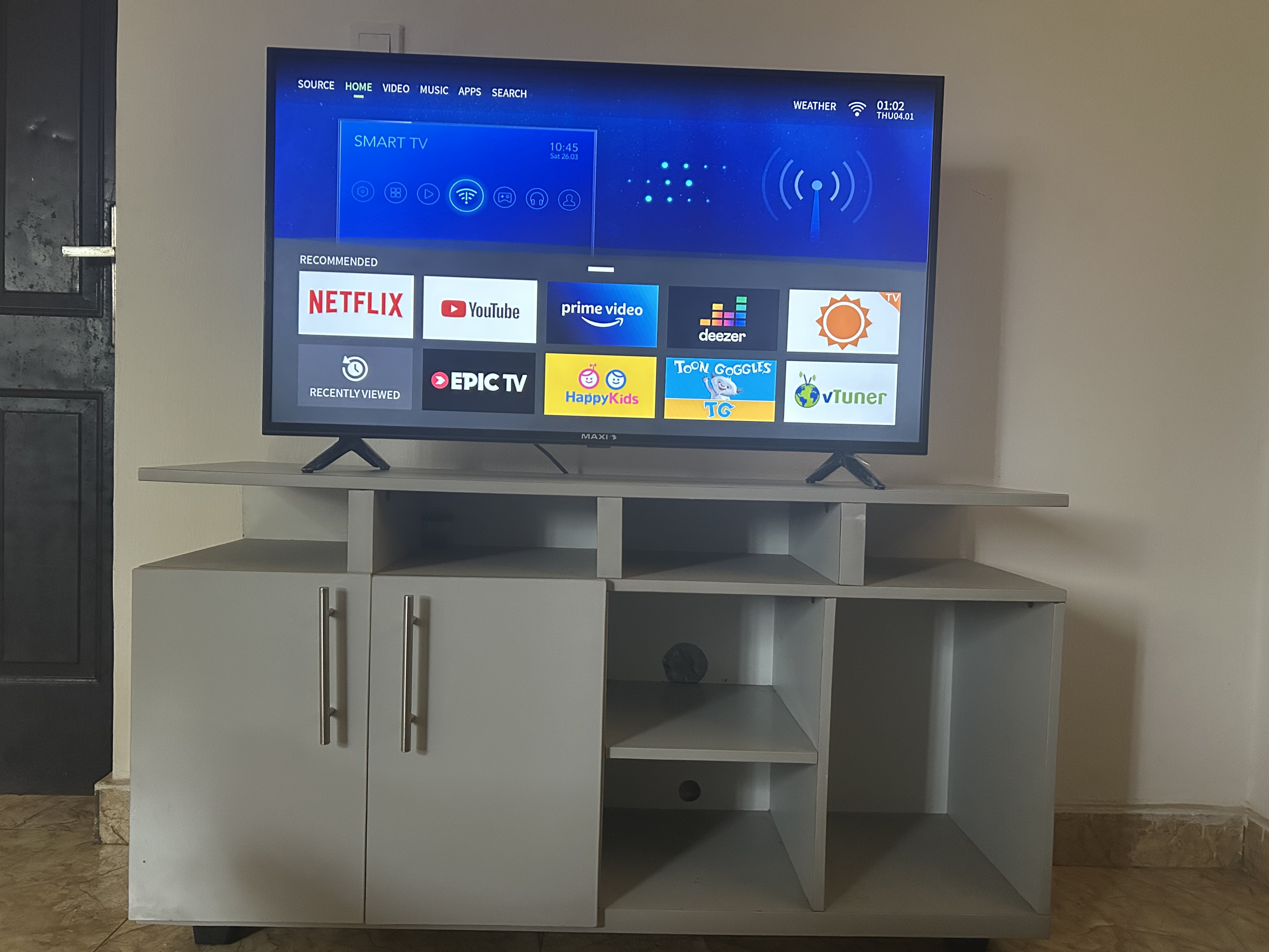 43’ Maxi LED TV.