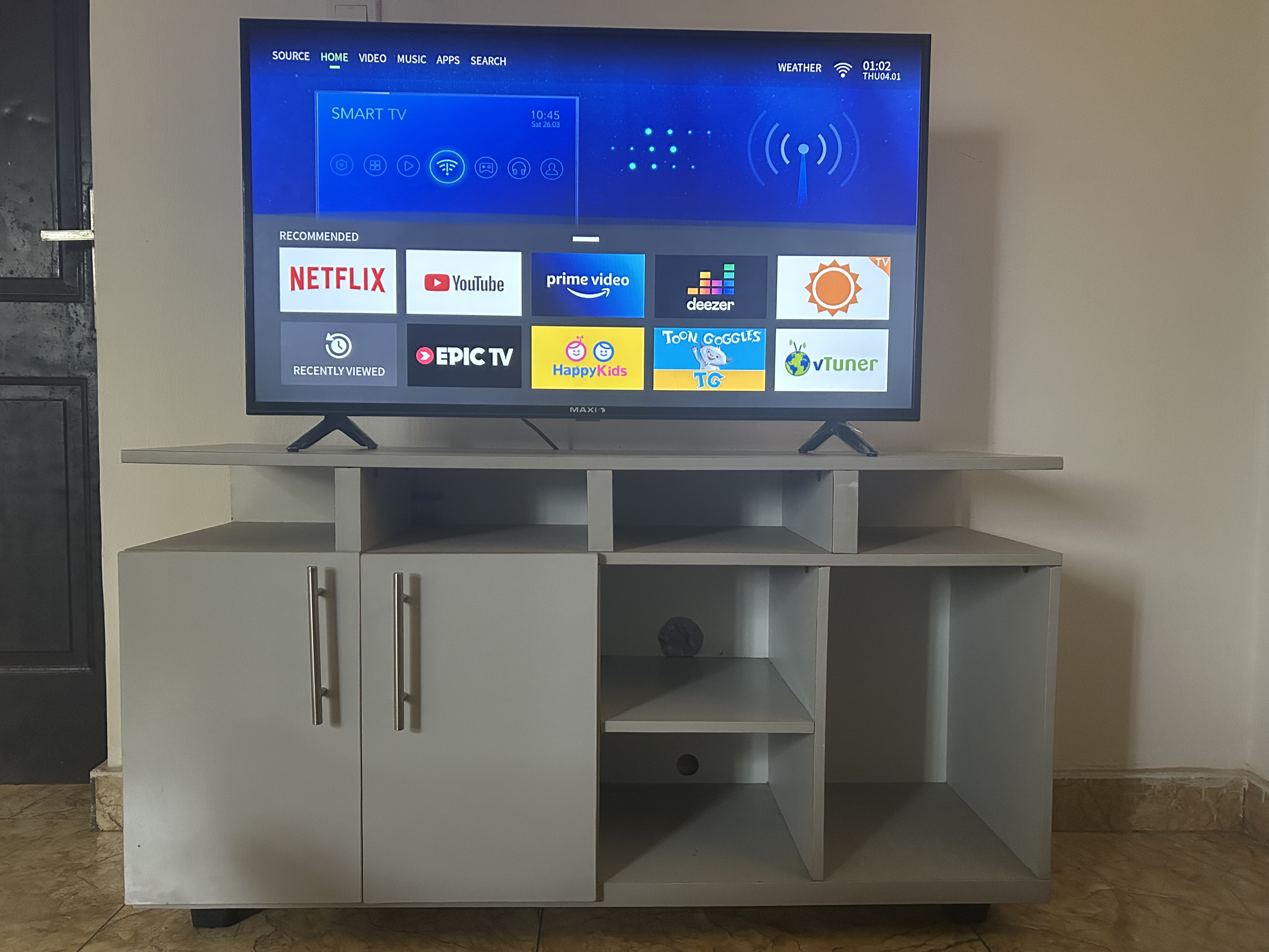 43’ Maxi LED TV.